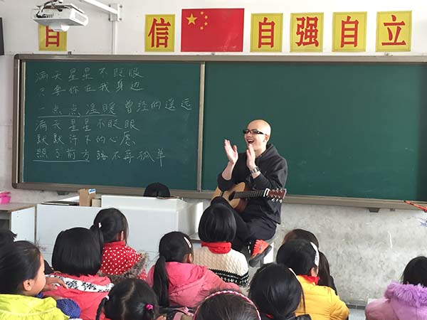 平安霍尊接棒“明星教师”，动感101组合唱团赴安徽支教