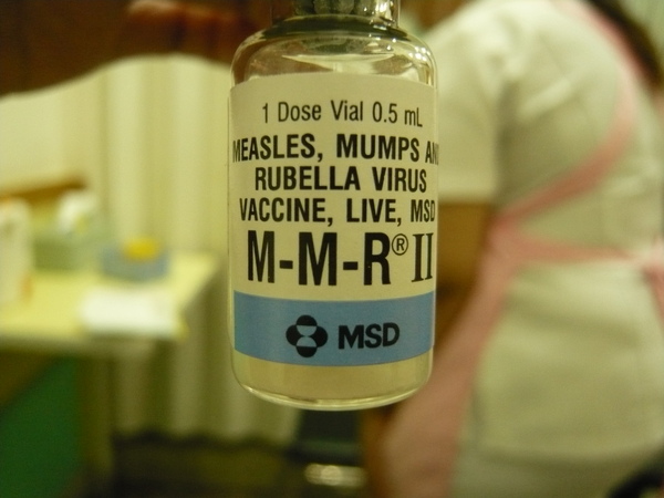 一篇错误的疫苗论文，让英国人付出了15年的代价