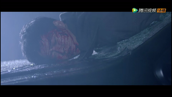 请在观剧时催眠自己：这张脸完！美！无！缺！