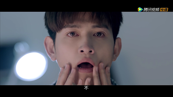 请在观剧时催眠自己：这张脸完！美！无！缺！