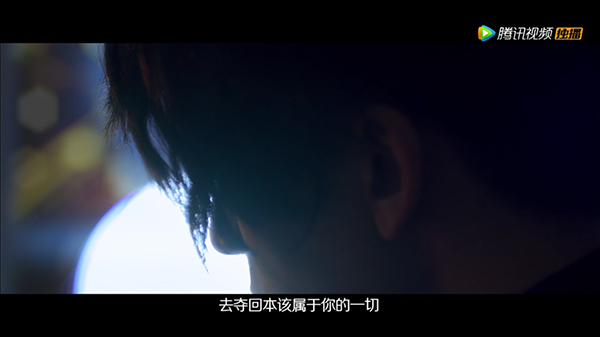 请在观剧时催眠自己：这张脸完！美！无！缺！