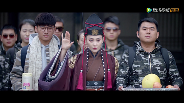 请在观剧时催眠自己：这张脸完！美！无！缺！