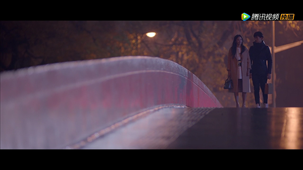 请在观剧时催眠自己：这张脸完！美！无！缺！