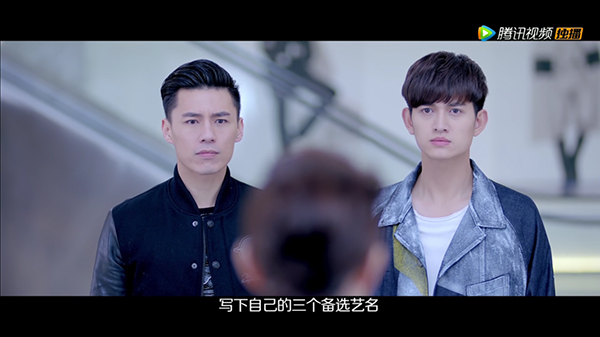 请在观剧时催眠自己：这张脸完！美！无！缺！