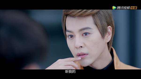 请在观剧时催眠自己：这张脸完！美！无！缺！