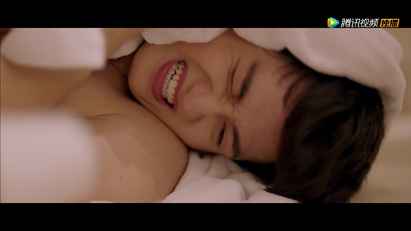 请在观剧时催眠自己：这张脸完！美！无！缺！