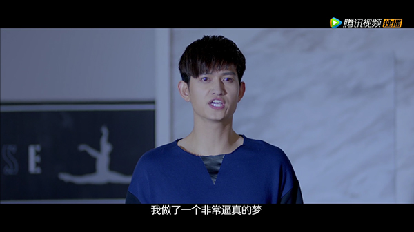 请在观剧时催眠自己：这张脸完！美！无！缺！