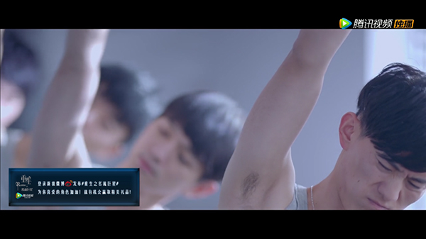 请在观剧时催眠自己：这张脸完！美！无！缺！