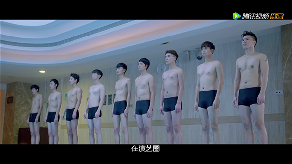 请在观剧时催眠自己：这张脸完！美！无！缺！