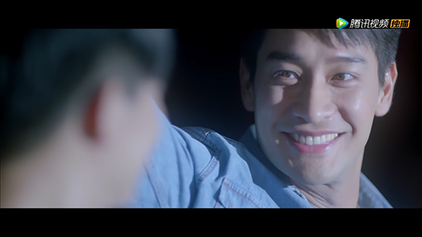 请在观剧时催眠自己：这张脸完！美！无！缺！