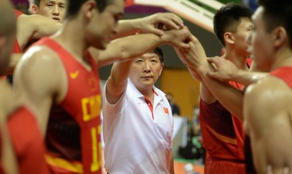 宫鲁鸣：和篮协存在待遇分歧，无法确定具体带队时间