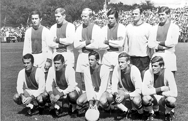 你的生活不顺？克鲁伊夫教你：继续进攻、强化进攻、全面进攻