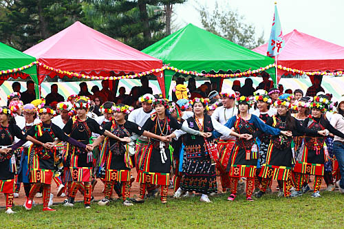 想听“诗和远方的田野”吗？去听陈建年吧