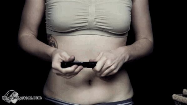 这个女孩用身体作画，告诉我们做自己就好