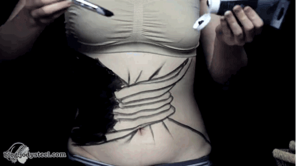 这个女孩用身体作画，告诉我们做自己就好