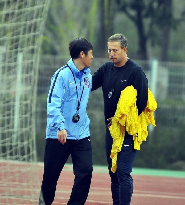 高洪波的艰难前行：12强赛我们来了，你还能继续带国足吗？