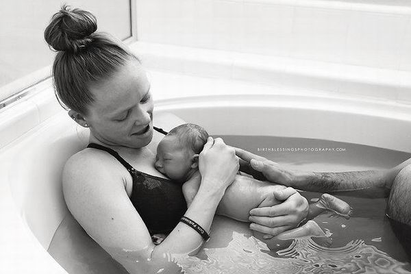 超罕见！这张了不起的照片，记录下尚在胎膜中的婴儿