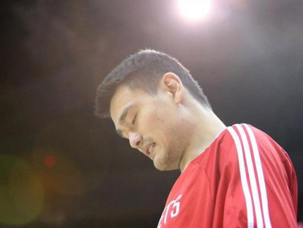 张佳玮|一人打爆湖人三大内线+科比，姚明进名人堂谁还敢黑