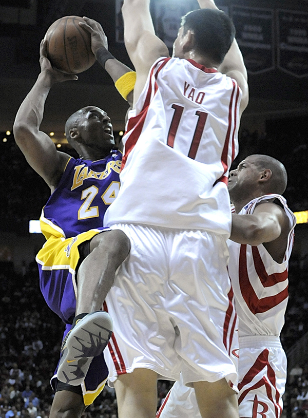 张佳玮|一人打爆湖人三大内线+科比，姚明进名人堂谁还敢黑