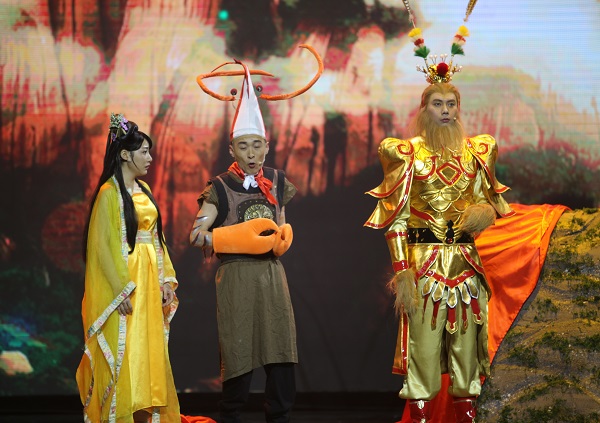 《欢乐喜剧人》总导演施嘉宁：死磕的喜剧人是值得尊重的