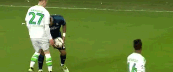 马塞洛赶超巴萨“布教授”！这是国际足坛演技最牛的碰瓷吧