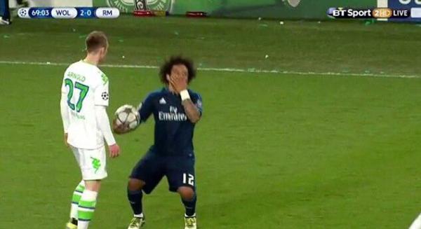 马塞洛赶超巴萨“布教授”！这是国际足坛演技最牛的碰瓷吧