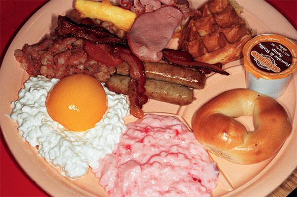 他走了36个国家拍吃，照片出来却让人想哭