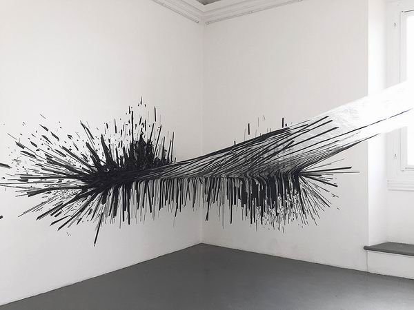 你见过用胶带做成的大型装置艺术品吗？