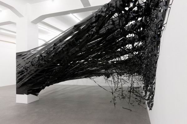 你见过用胶带做成的大型装置艺术品吗？