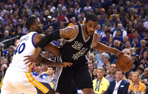 勇士击败马刺锁定常规赛第一，破公牛纪录还差3场胜利