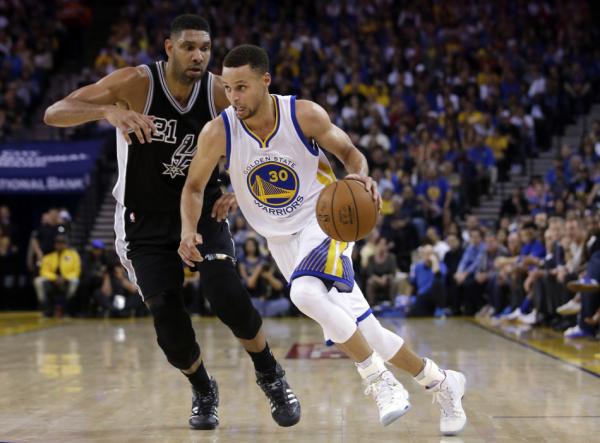 勇士击败马刺锁定常规赛第一，破公牛纪录还差3场胜利