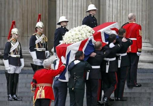 告别唐宁街的撒切尔夫人：老年痴呆、嘘声与喝倒彩