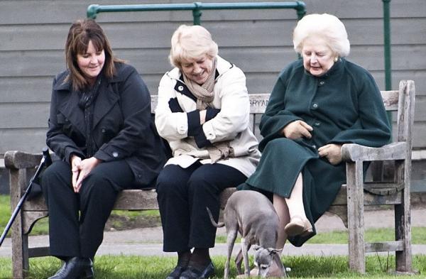 告别唐宁街的撒切尔夫人：老年痴呆、嘘声与喝倒彩