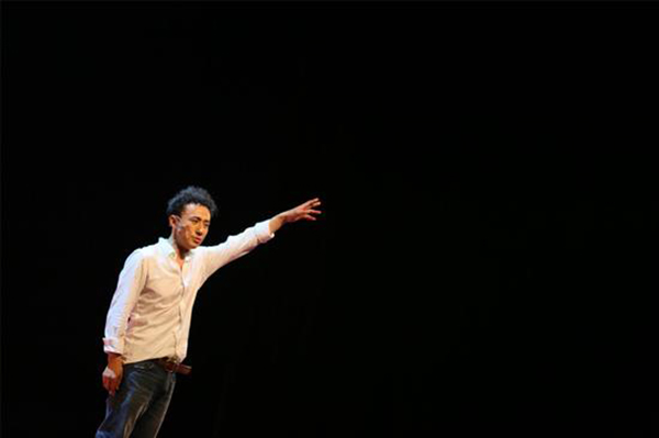 穿牛仔裤的鲁迅，主动成为直播事件的主角