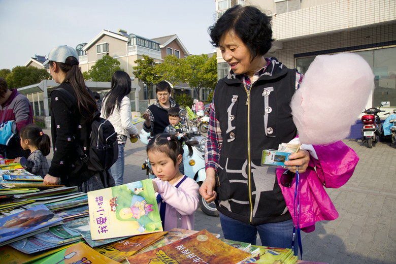 热爱读书从娃娃抓起
