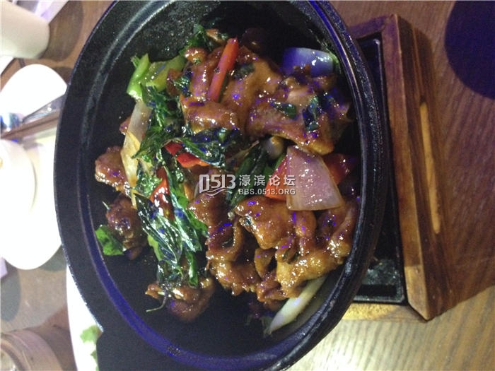 三杯鸡，量不大，但好吃哈，肉嫩，微咸，微微辣，合我胃口，