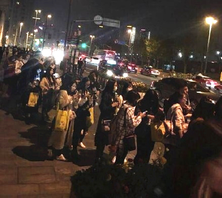 澎湃联播|办证没有纸？我有一百种解决方法！