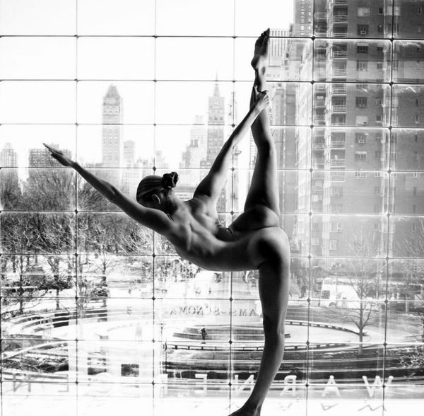 裸体瑜伽，与自己的身体“赤诚相见”