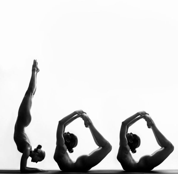 裸体瑜伽，与自己的身体“赤诚相见”