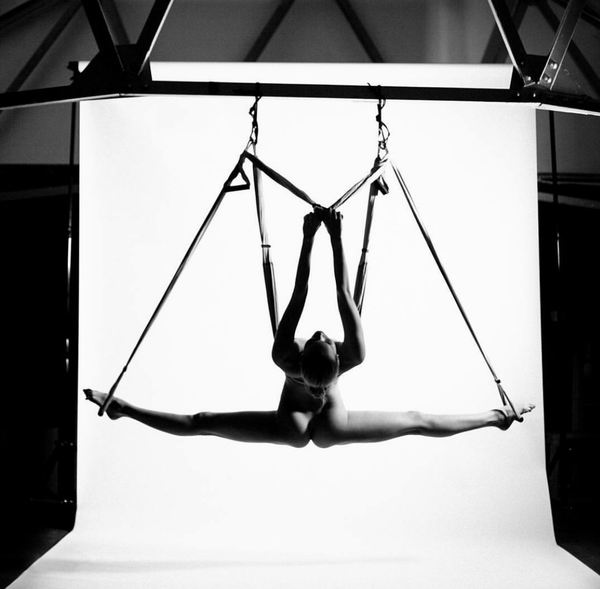 裸体瑜伽，与自己的身体“赤诚相见”