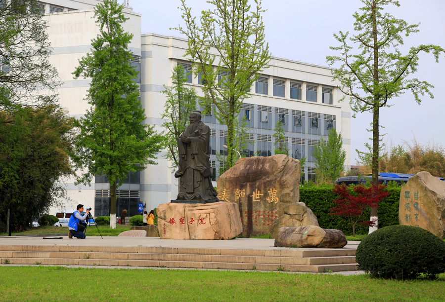  钟秀校区满园春（二）