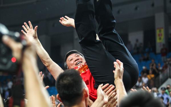 千呼万唤始出来！宫鲁鸣任男篮主帅出征里约奥运