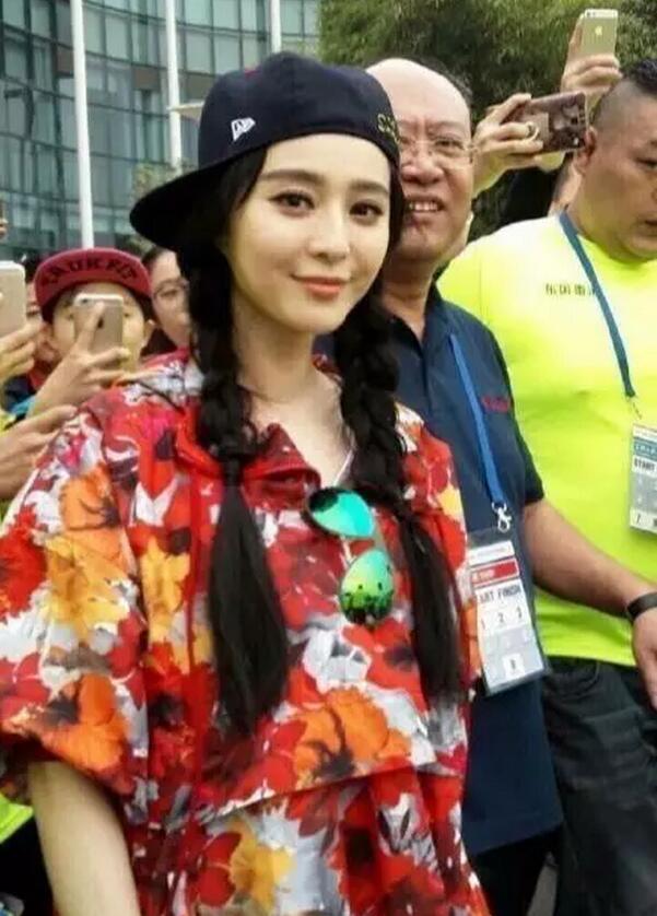 同样是明星，一个带妹妹挑战10公里，一个“假跑”赚百万？