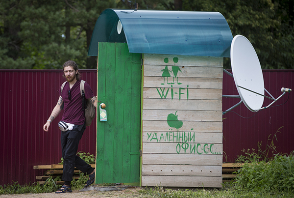 趣看，全人类都在笑↑一览世界风光，上尽人间方便处