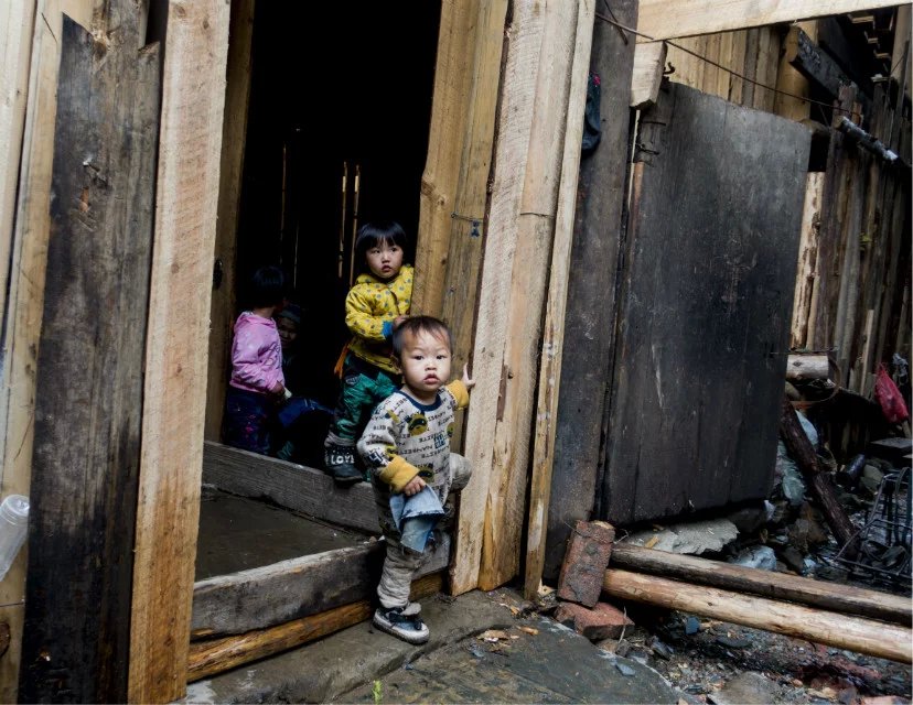 寨子来了陌生人（苗族）