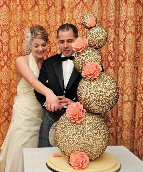 你见过长成这样的婚礼蛋糕吗？
