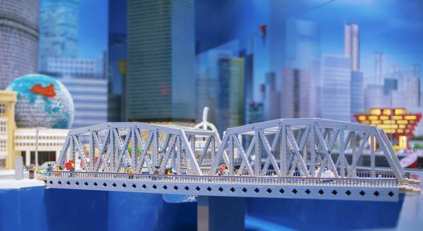 太萌了！现在你可以像巨人一样俯瞰上海这座小城