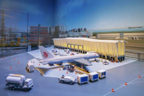 太萌了！现在你可以像巨人一样俯瞰上海这座小城