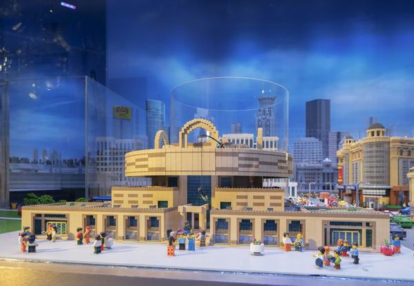 太萌了！现在你可以像巨人一样俯瞰上海这座小城