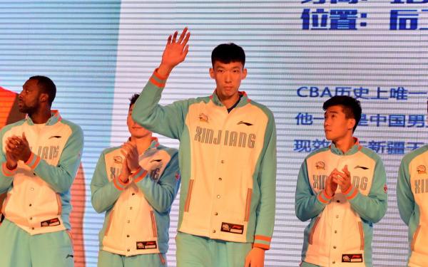 排名下滑，国家队俱乐部态度冷淡，周琦为何还要执意选秀？